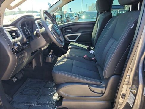 Used 2018 Nissan Titan SV image 20