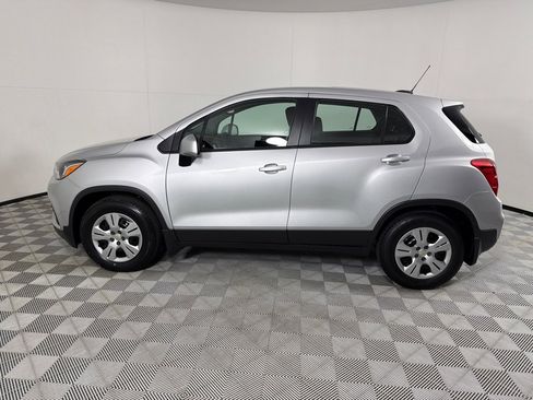 Used 2018 Chevrolet Trax LS w/ LPO, Protection Package FWD image 8