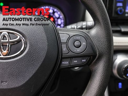 Used 2022 Toyota RAV4 XLE AWD/4WD image 16