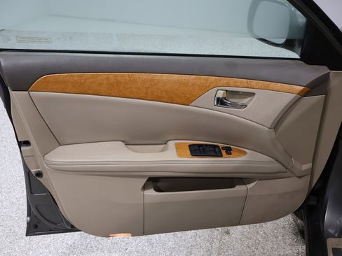 Used 2005 Toyota Avalon XLS image 18