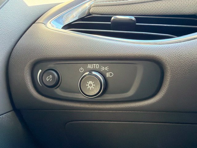 Used 2018 Chevrolet Malibu Premier FWD image 27