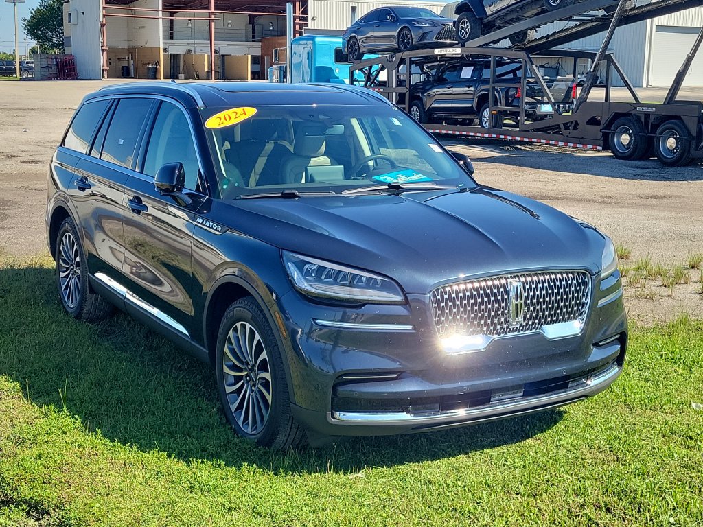 Used 2024 Lincoln Aviator Reserve RWD image 3