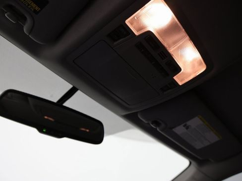 Used 2016 Toyota Highlander XLE image 24