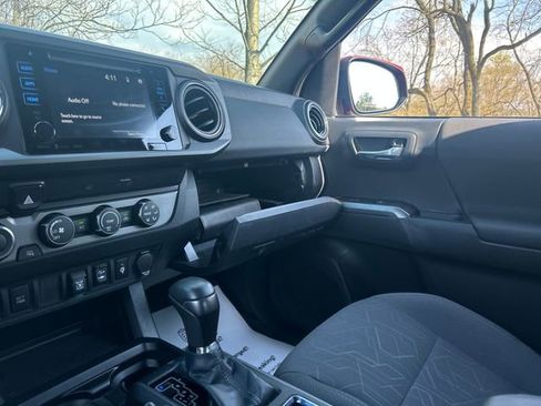 Used 2019 Toyota Tacoma TRD Off-Road AWD/4WD image 20