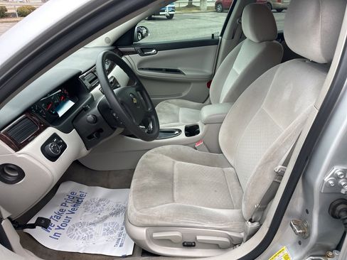 Used 2016 Chevrolet Impala LT image 4