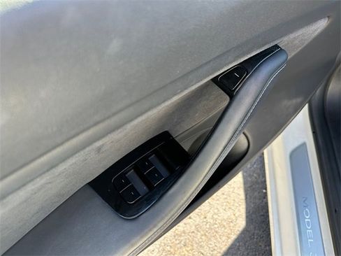 Used 2018 Tesla Model 3 Long Range image 19