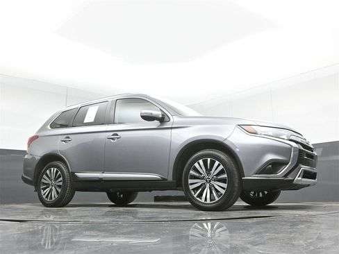 Used 2020 Mitsubishi Outlander SEL image 32