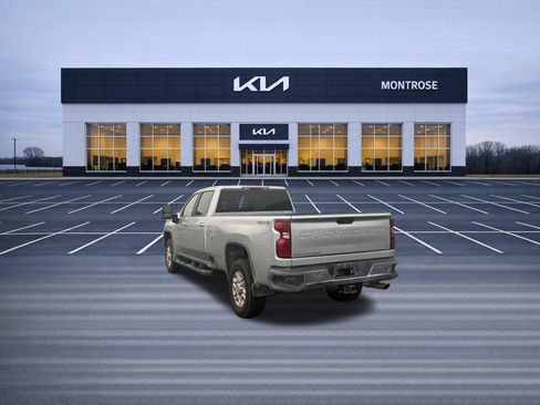 Used 2022 Chevrolet Silverado 2500 LT w/ Snow Plow Prep/Camper Package AWD/4WD image 8