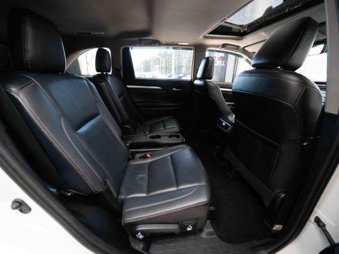 Used 2019 Toyota Highlander XLE image 23