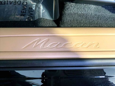 Certified 2025 Porsche Macan image 19