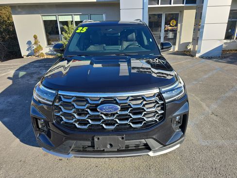 Used 2025 Ford Explorer Platinum w/ LUX Leather Package image 9