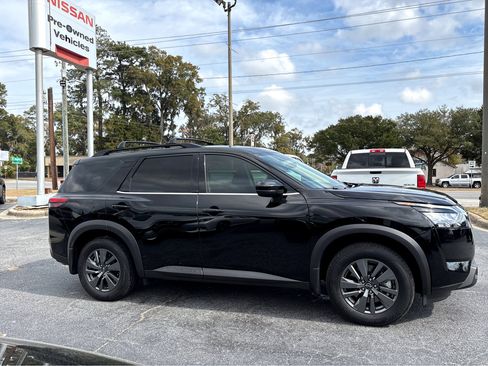 Used 2025 Nissan Pathfinder SV w/ SV Premium Package image 30