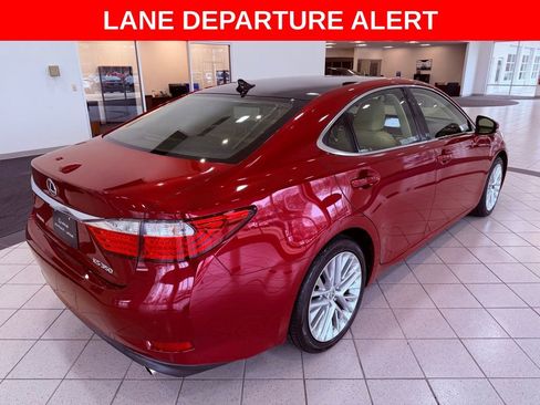 Used 2015 Lexus ES 350 w/ Ultra Luxury Package image 8
