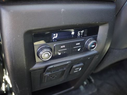 Used 2021 Chevrolet Traverse Premier w/ Redline Edition AWD/4WD image 4