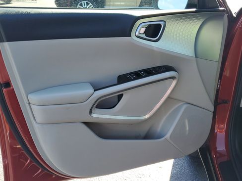 Used 2022 Kia Soul LX w/ Technology Package image 18