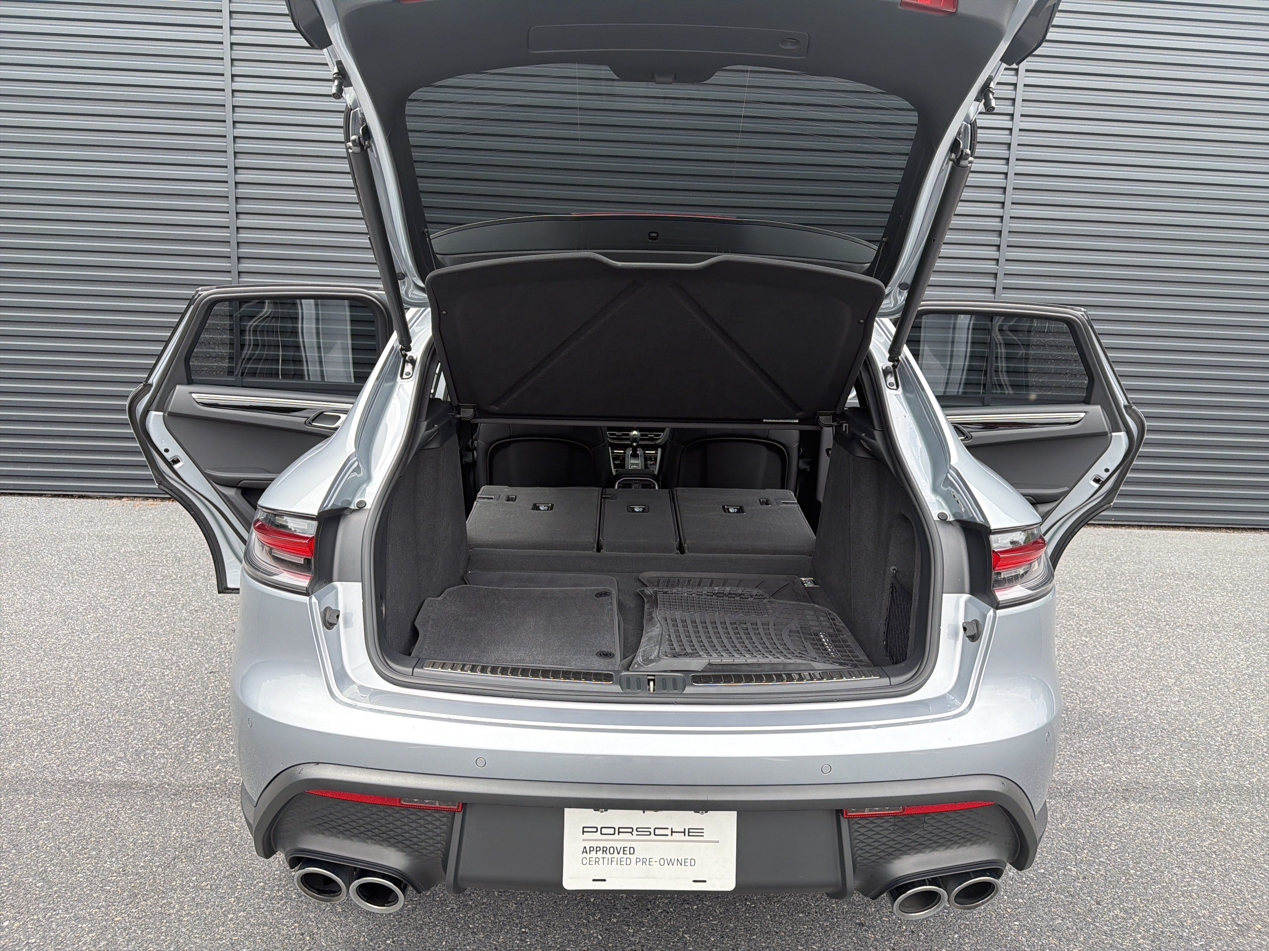 Certified 2026 Porsche Macan AWD/4WD image 29