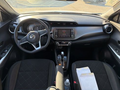 Used 2018 Nissan Kicks SV image 10