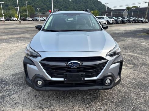 Used 2023 Subaru Outback Premium AWD/4WD image 8