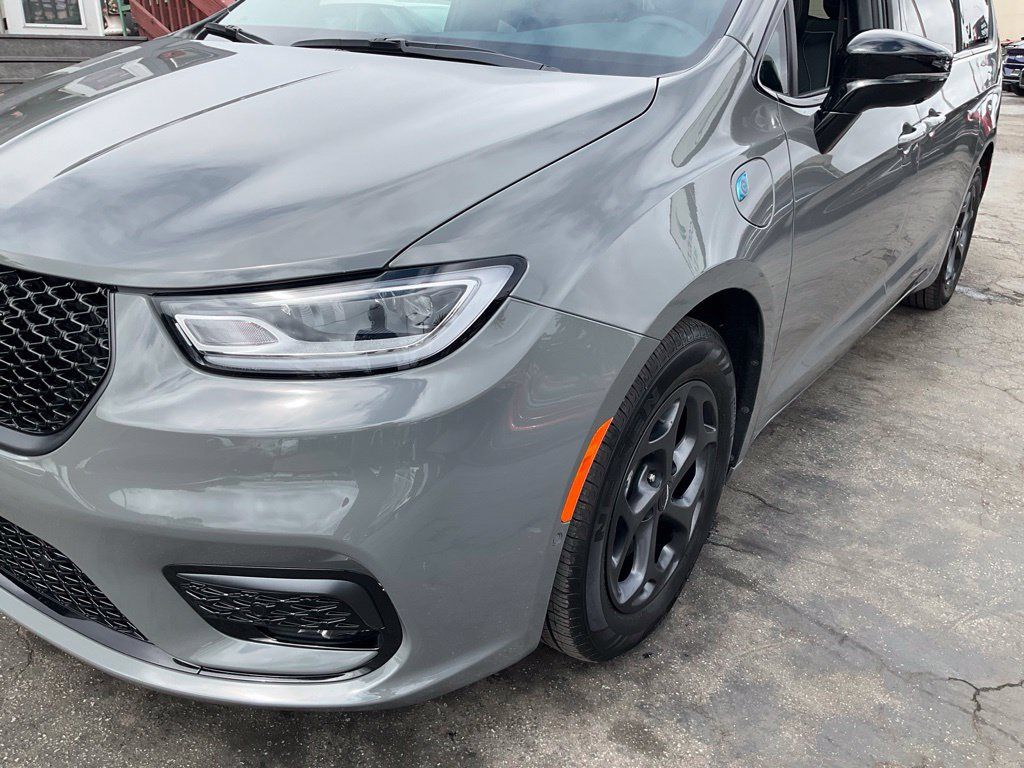 Used 2023 Chrysler Pacifica Limited w/ S Appearance Package FWD image 89