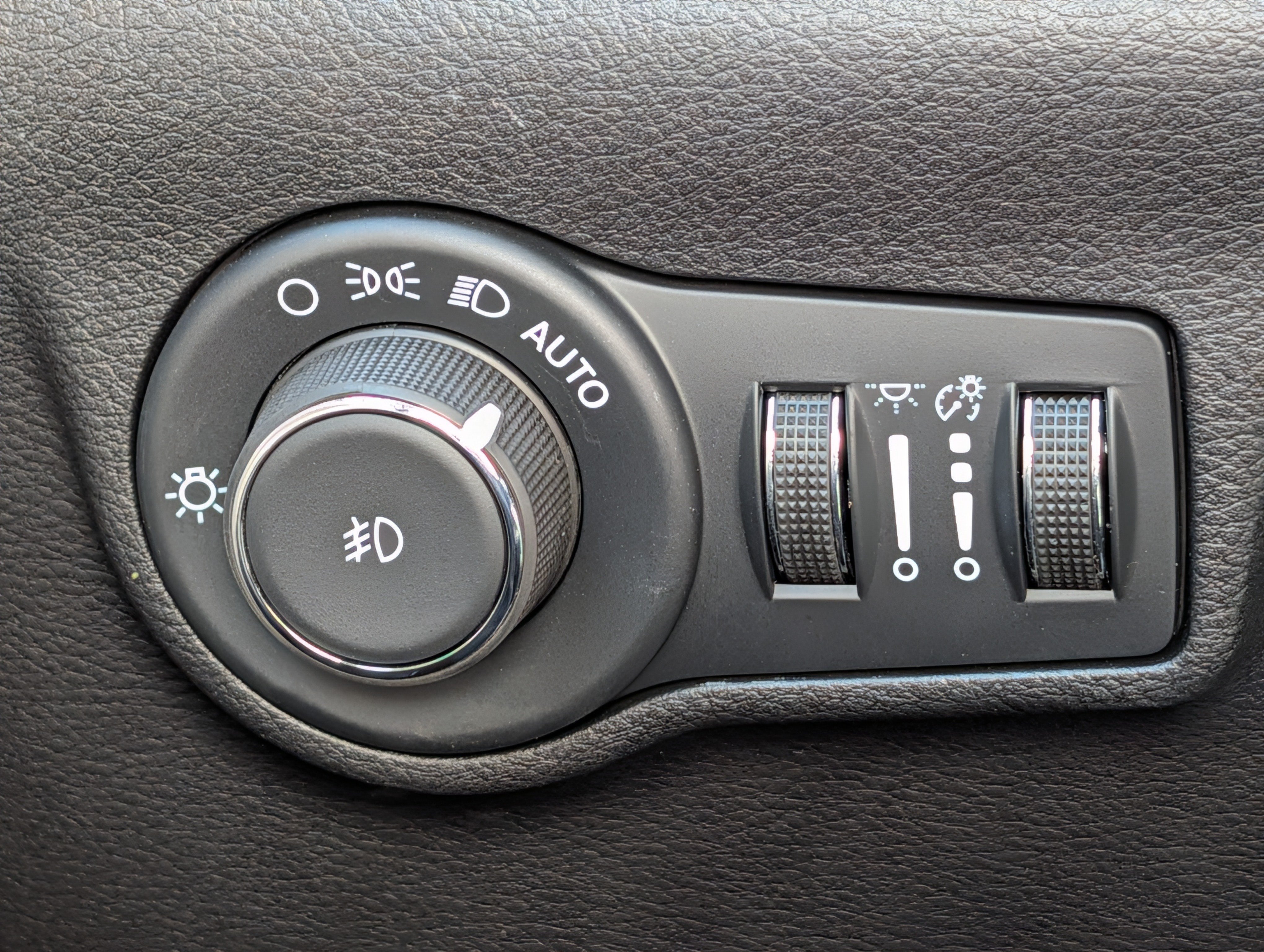 Used 2025 Jeep Compass Limited AWD/4WD image 16