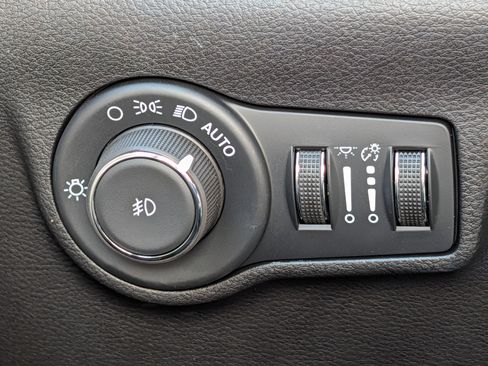 Used 2025 Jeep Compass Limited AWD/4WD image 16