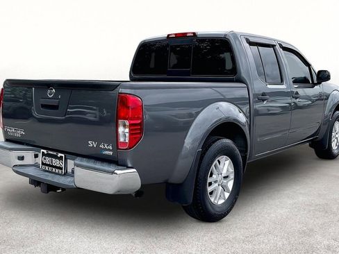 Used 2019 Nissan Frontier SV image 2