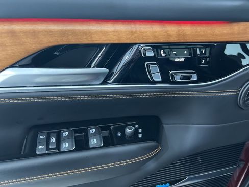 Used 2024 Jeep Grand Wagoneer L Series III image 22