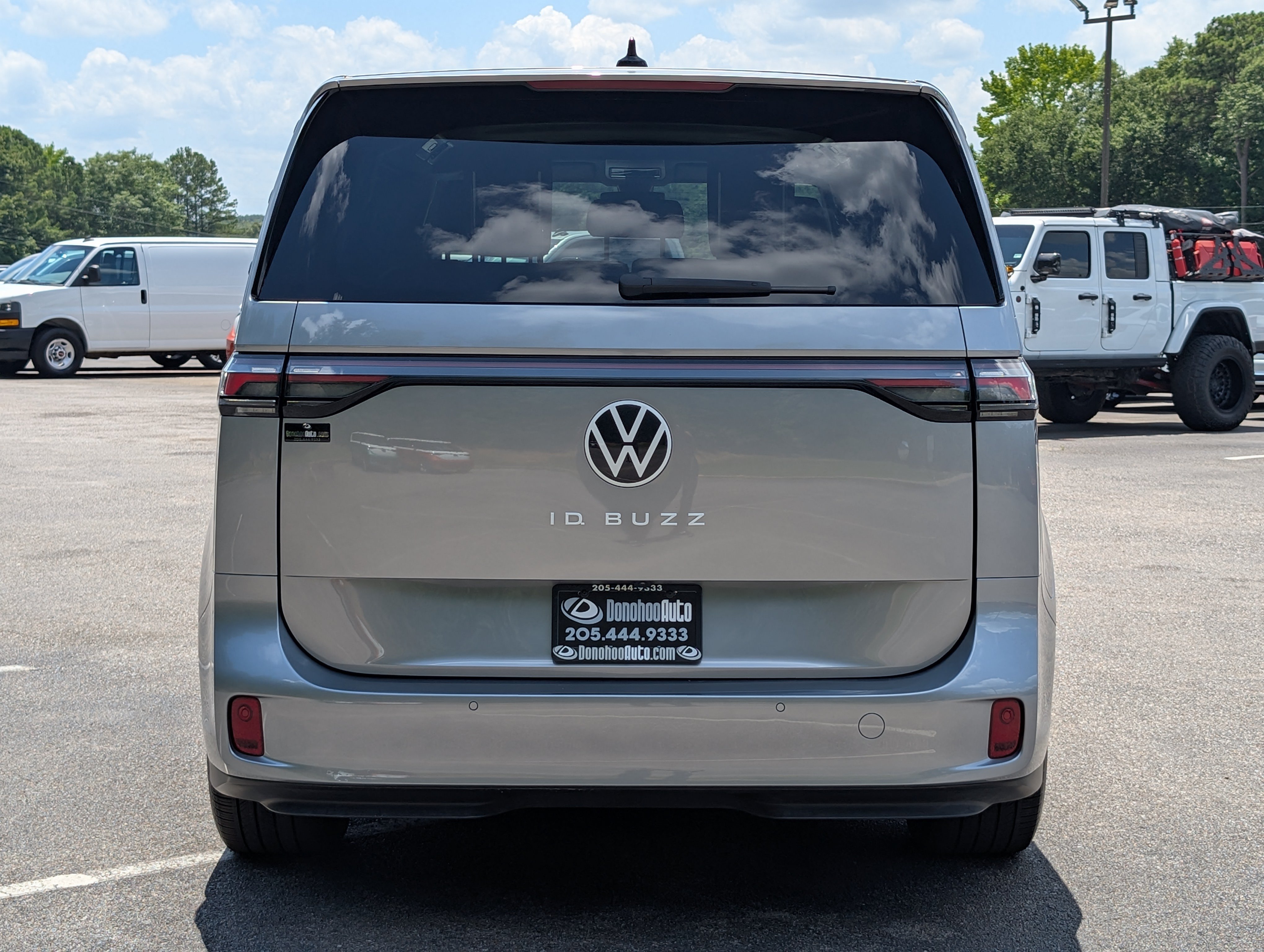 Used 2025 Volkswagen ID. Buzz Pro S RWD image 8