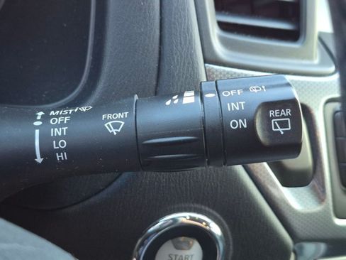 Used 2020 Nissan Pathfinder SL FWD image 6