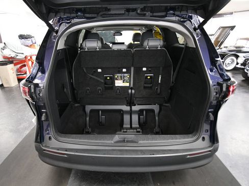 Used 2025 Toyota Sienna XLE FWD image 24