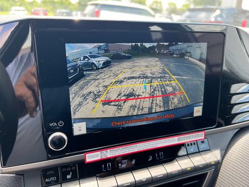 New 2026 Toyota Camry Hybrid FWD image 25