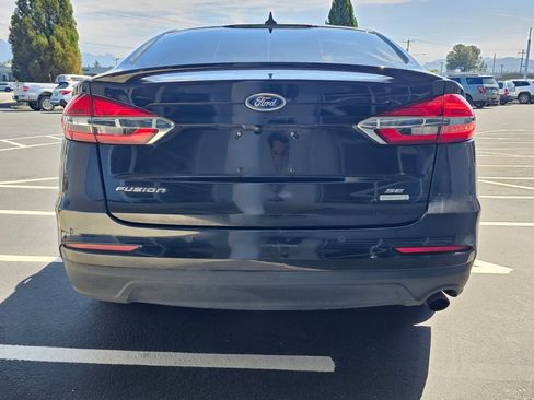 Used 2019 Ford Fusion SE w/ Equipment Group 151A FWD image 4