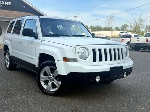 Used 2014 Jeep Patriot Latitude w/ Sun/Sound Group FWD image 1