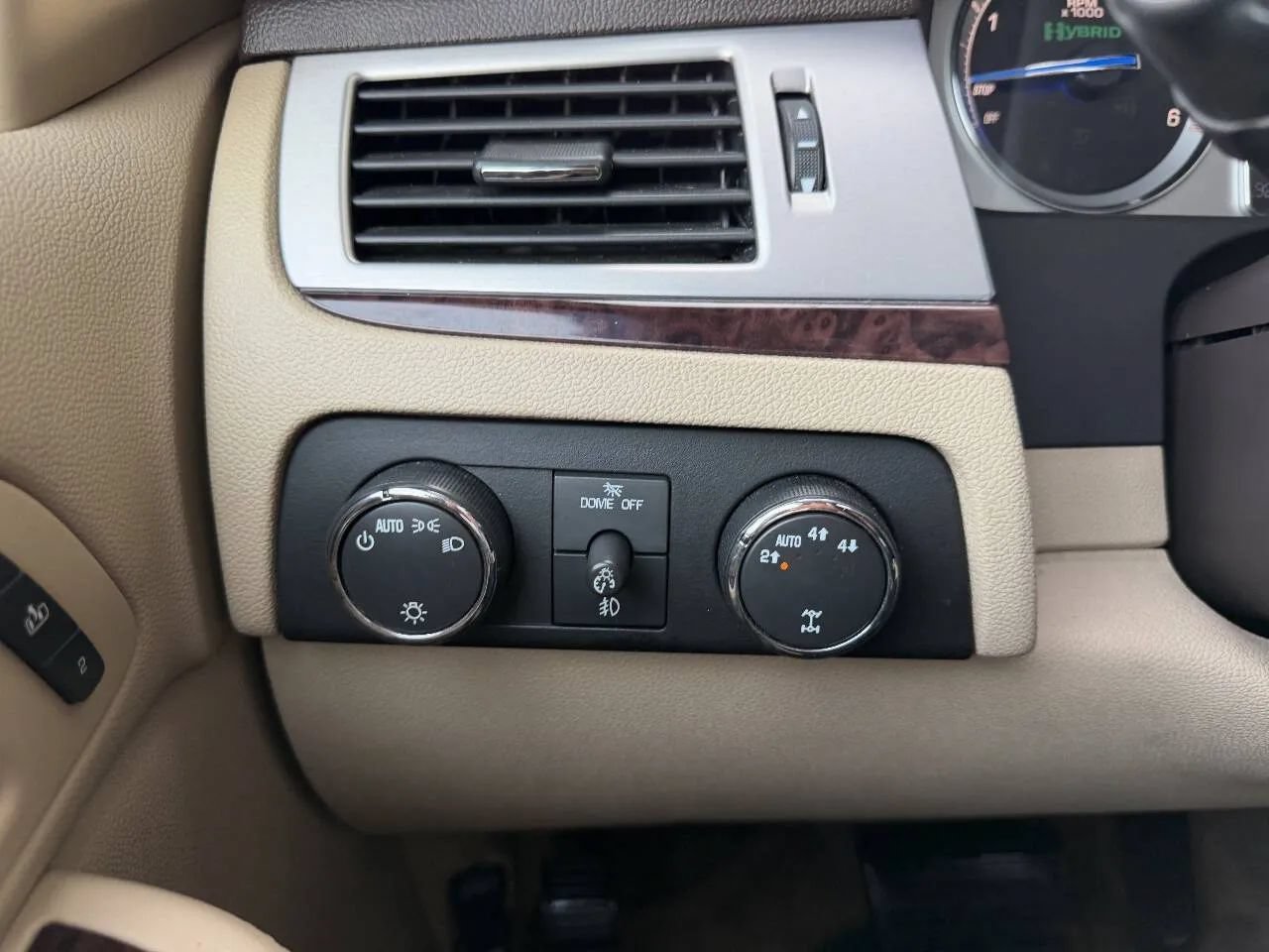 Used 2009 Cadillac Escalade 4WD Hybrid image 13
