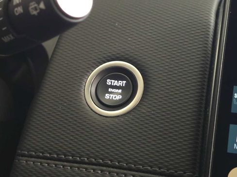 Certified 2024 Land Rover Discovery Sport Dynamic SE image 31