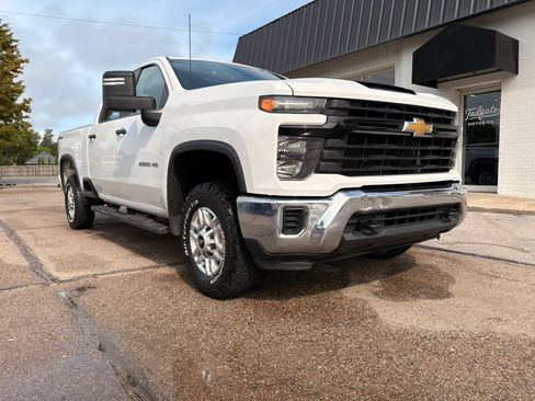 Used 2024 Chevrolet Silverado 2500 W/T w/ WT Fleet Convenience Package AWD/4WD image 2