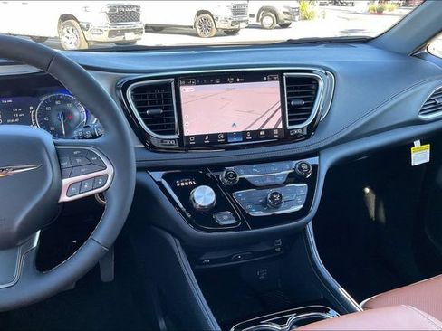 New 2026 Chrysler Pacifica Pinnacle FWD image 5