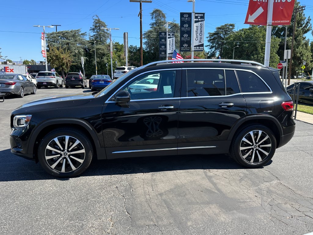 Used 2023 Mercedes-Benz GLB 250 4MATIC w/ Premium Package image 3