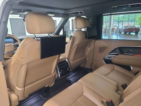 Used 2023 Land Rover Range Rover Long Wheelbase SE image 11