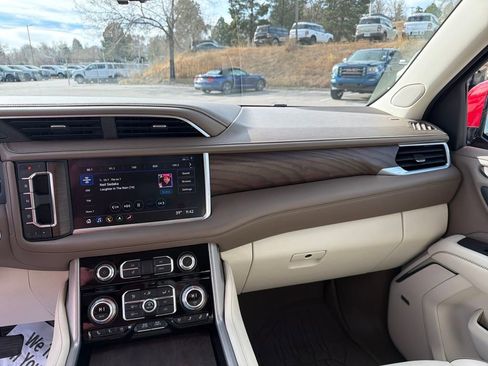 Used 2021 GMC Yukon Denali w/ Advanced Technology Package image 16