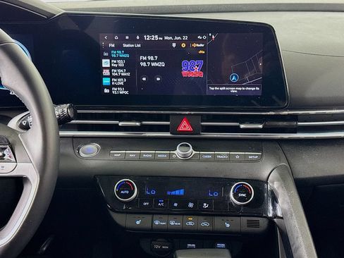 Used 2023 Hyundai Elantra Limited FWD image 12