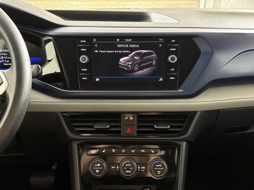Used 2024 Volkswagen Taos SE w/ Panoramic Sunroof Package FWD image 17