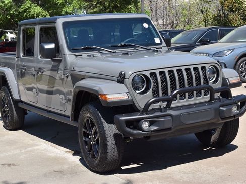Used 2023 Jeep Gladiator Sport image 4