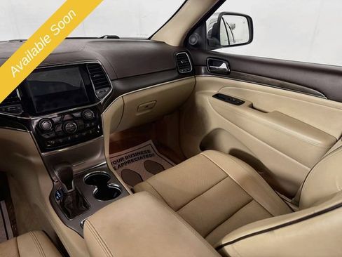 Used 2019 Jeep Grand Cherokee Overland w/ Jeep Active Safety Group AWD/4WD image 23