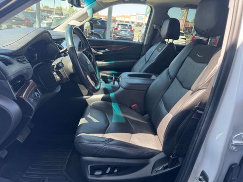 Used 2019 Cadillac Escalade ESV Luxury RWD image 10