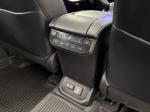 Used 2023 Toyota Highlander Platinum image 51