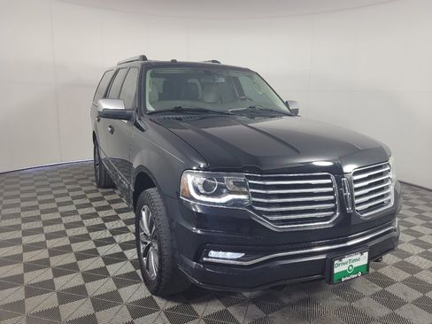 Used 2016 Lincoln Navigator Select RWD image 13