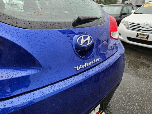 Used 2013 Hyundai Veloster w/ Style Pkg FWD image 8