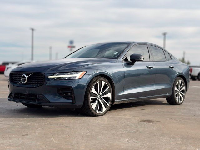 Used 2022 Volvo S60 B5 Momentum w/ Advanced Package AWD/4WD image 2