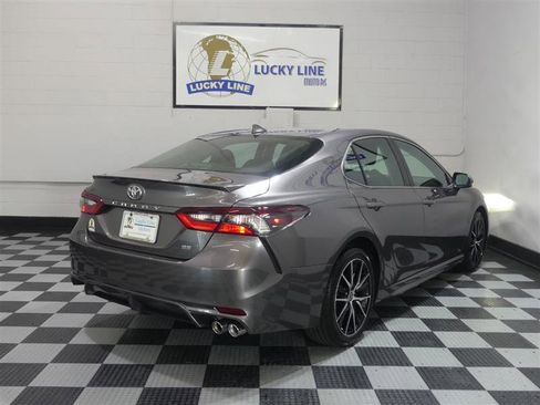 Used 2021 Toyota Camry SE FWD image 10